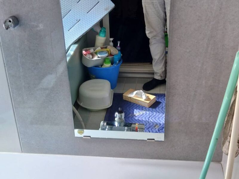 お風呂の鏡交換