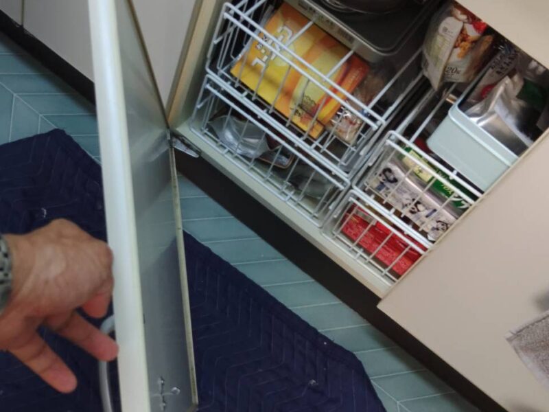 キッチンの扉の修理