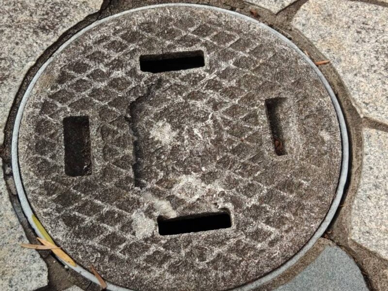 排水マスの蓋を交換