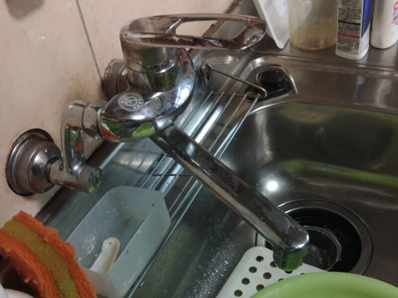 キッチンの壁出し水栓の交換