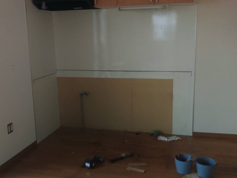 マンションの洗面台、キッチンを外してきました